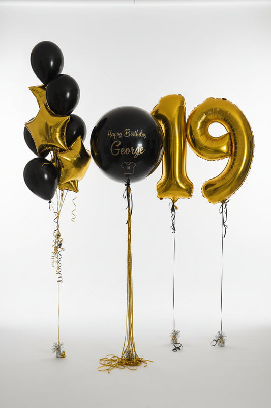 Ramo de globos gigante personalizado en azul oscuro y dorado con números MÁS COLORES