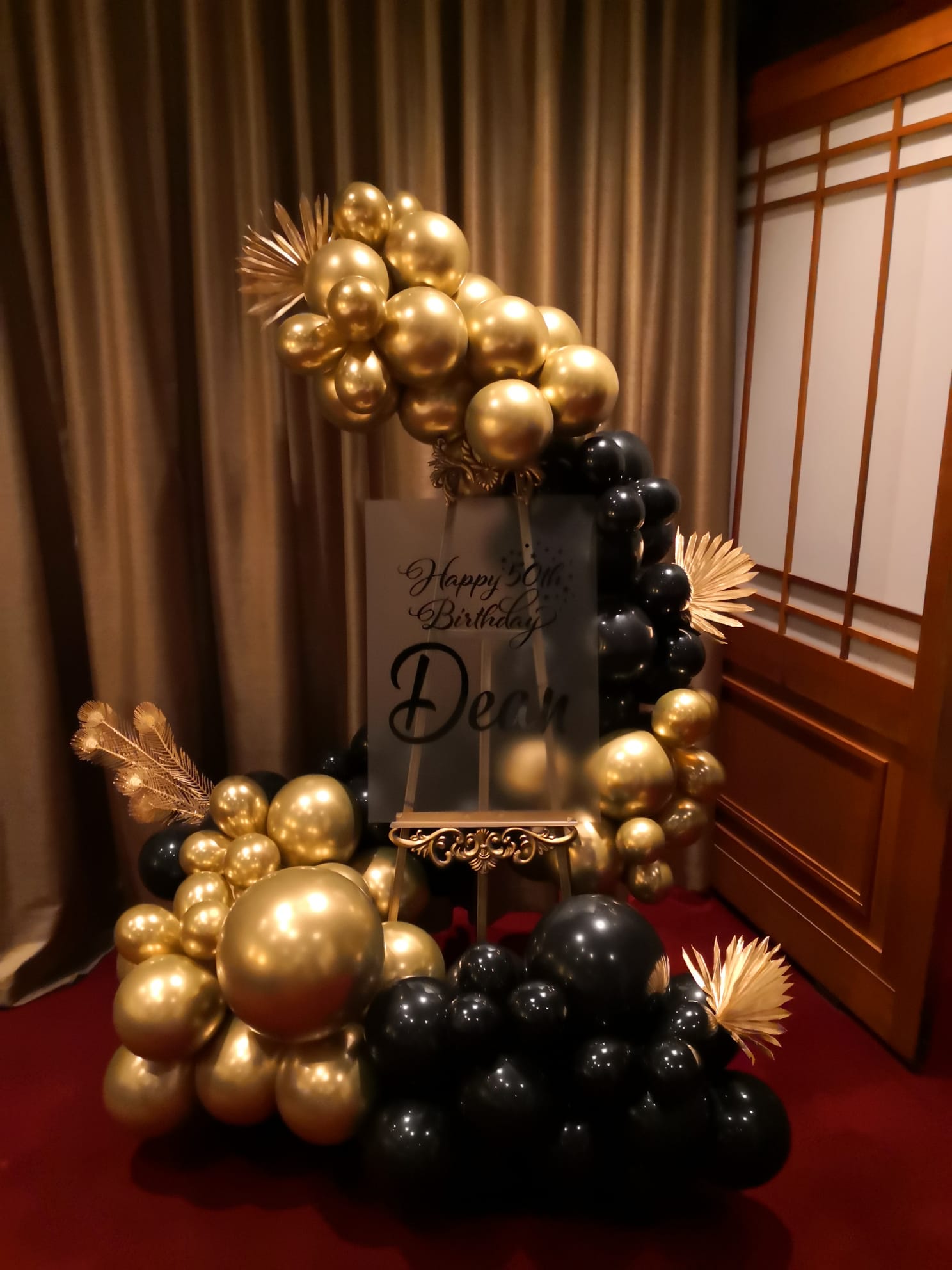 Black and Gold Metallic Easel Melbourne Garland