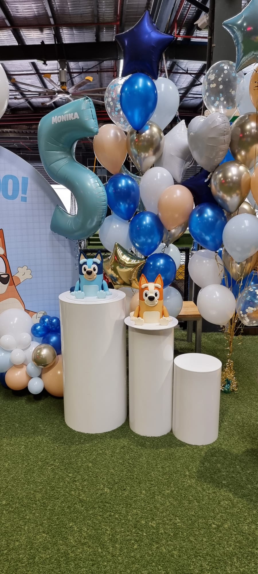 Bluey Bingo Themed Balloon Garland and Bouquets Personalised Numbers Cake Plinths