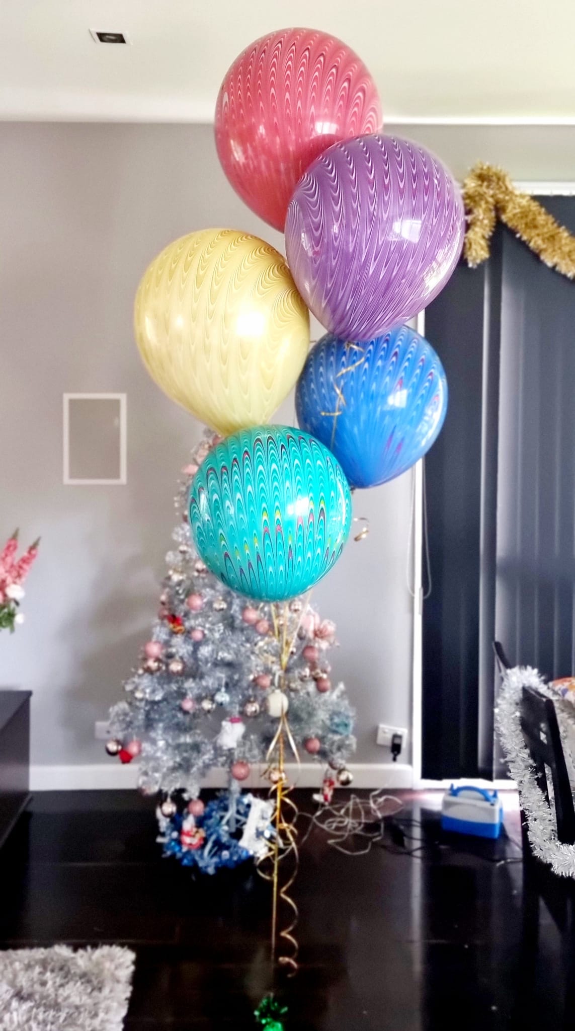 The Five Peacocks Balloon Bouquet (helium-filled)