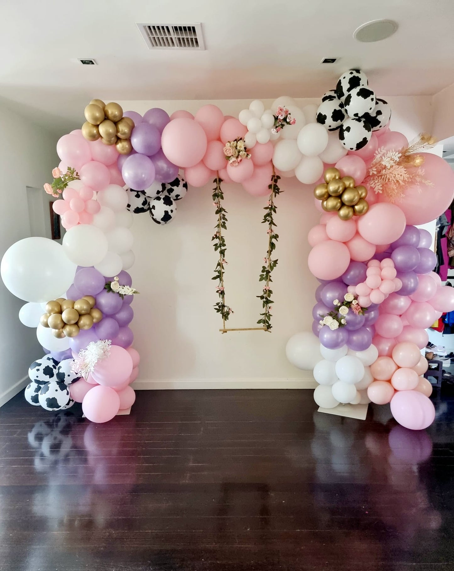 La vie en rose balloon garland delivered Melbourne