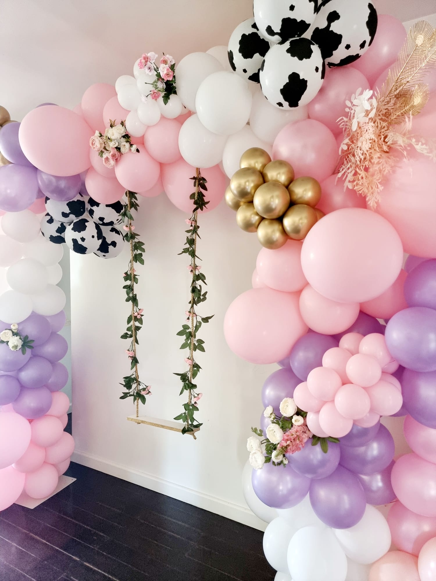 La vie en rose balloon garland delivered Melbourne