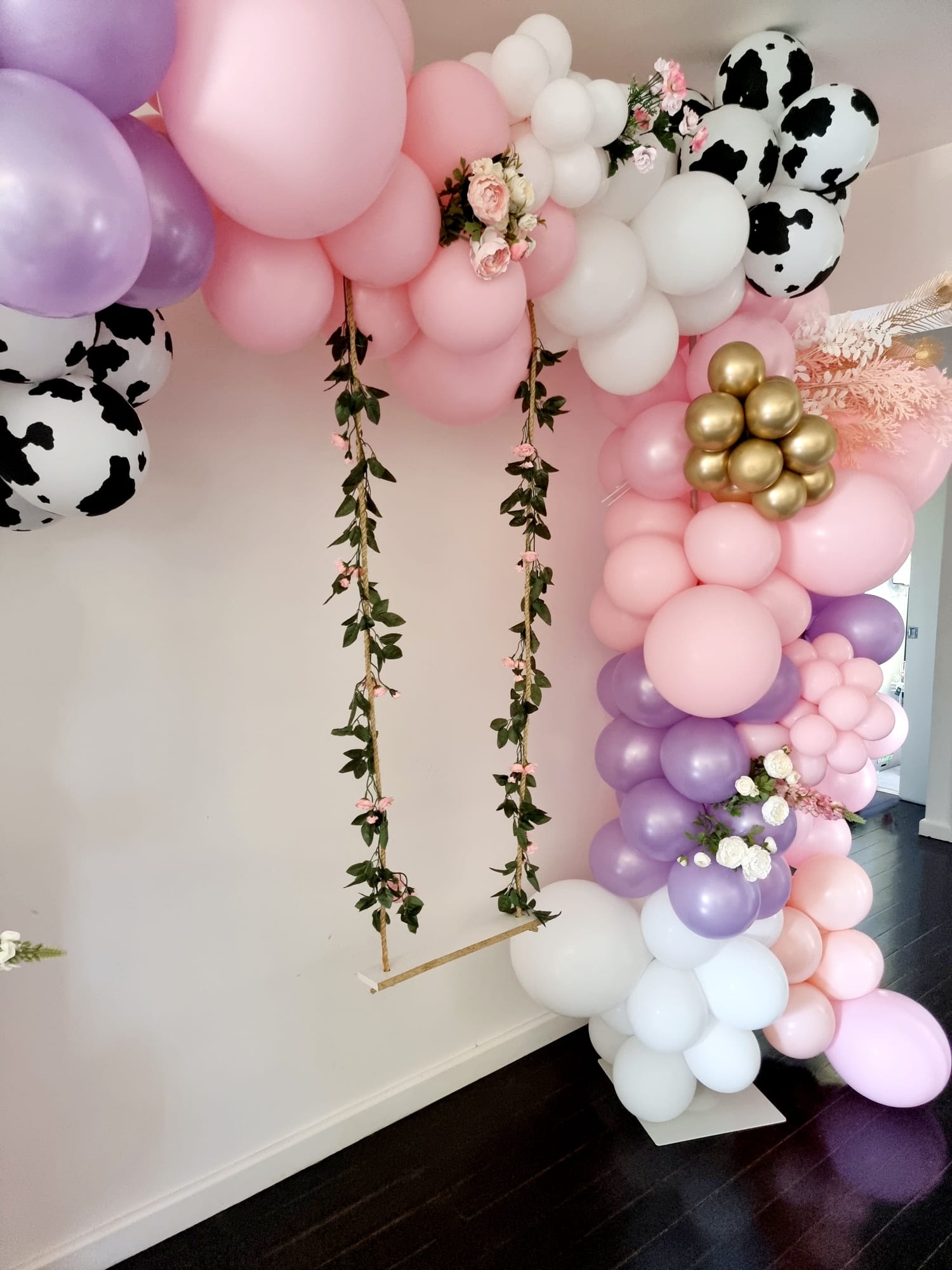 La vie en rose balloon garland delivered Melbourne