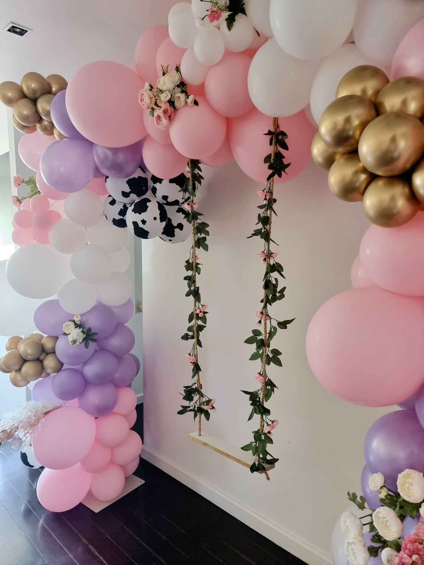 La vie en rose balloon garland delivered Melbourne
